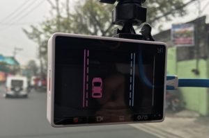 yi-smart-dash-cam-in-the-car-5